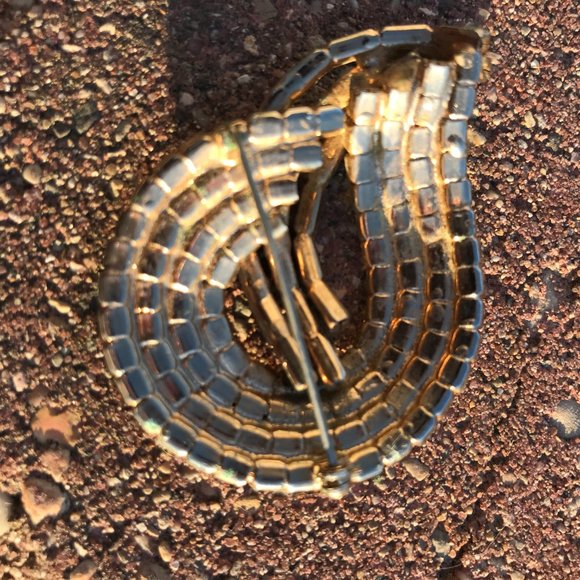 Sparkly midcentury prong set iridescent rhinestone costume swirl brooch, pin - Picture 5 of 5